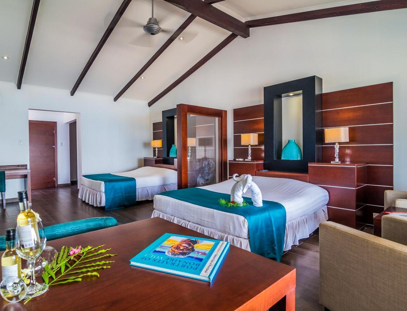 Van Der Valk Plaza Beach & Dive Resort Bonaire Playa Exterior foto