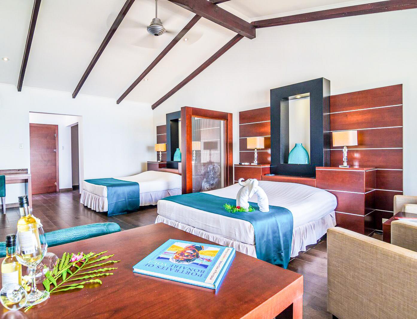 Van Der Valk Plaza Beach & Dive Resort Bonaire Playa Exterior foto